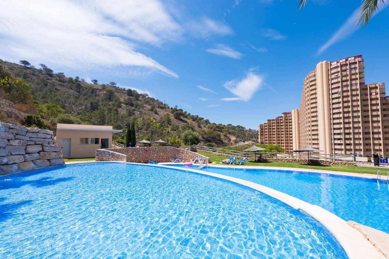 High Rise Apartment On The 39Th Floor With Private Terrace And Sea Views ベニドルム エクステリア 写真