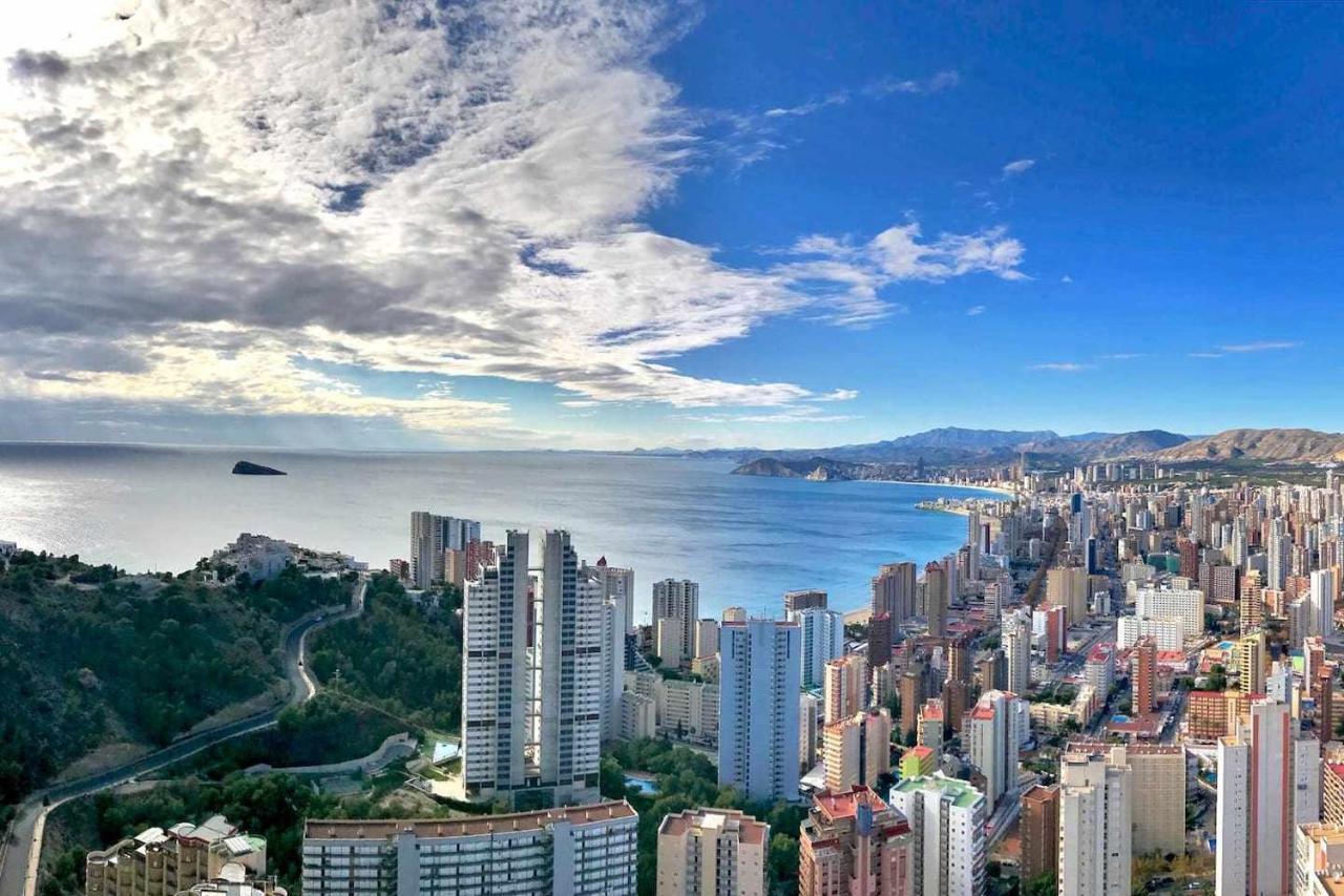 High Rise Apartment On The 39Th Floor With Private Terrace And Sea Views ベニドルム エクステリア 写真