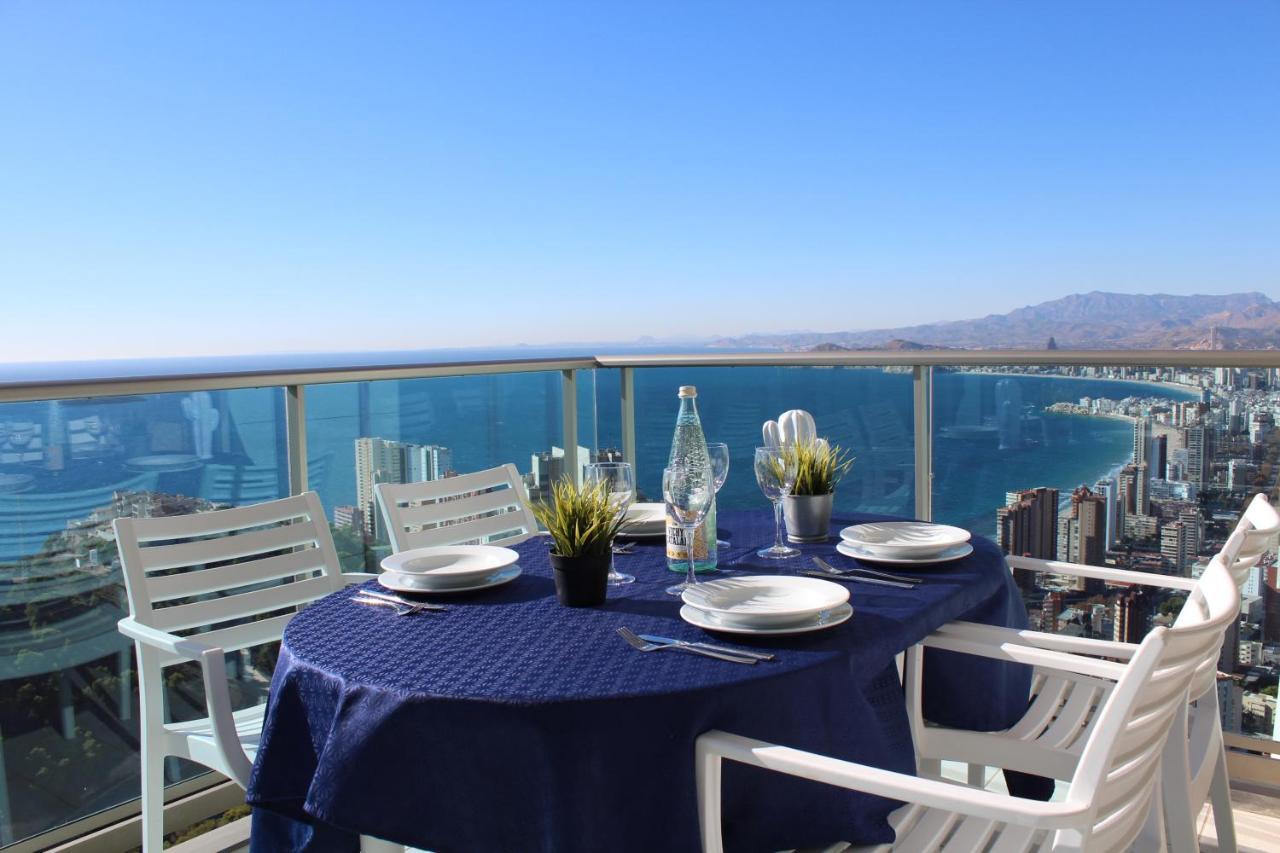 High Rise Apartment On The 39Th Floor With Private Terrace And Sea Views ベニドルム エクステリア 写真